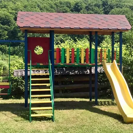 Aldeamento Turístico Tsisarske Urochyshe *