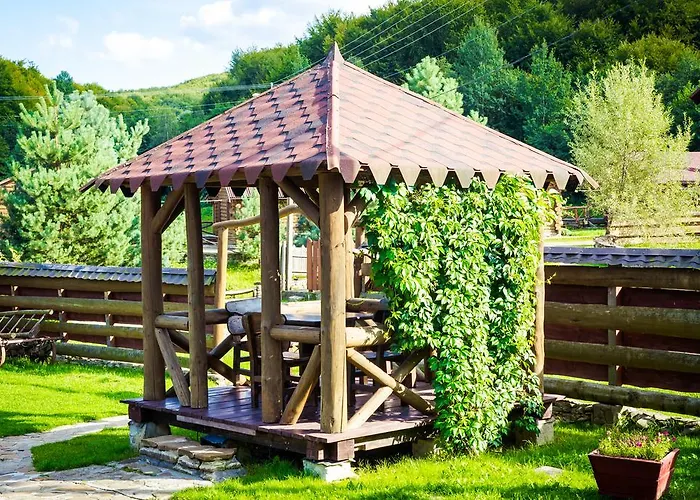 Tsisarske Urochyshe Üdülőpark Rozhircse