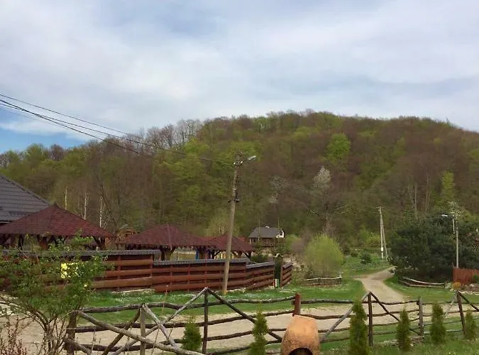 Tsisarske Urochyshe Üdülőpark Rozhircse